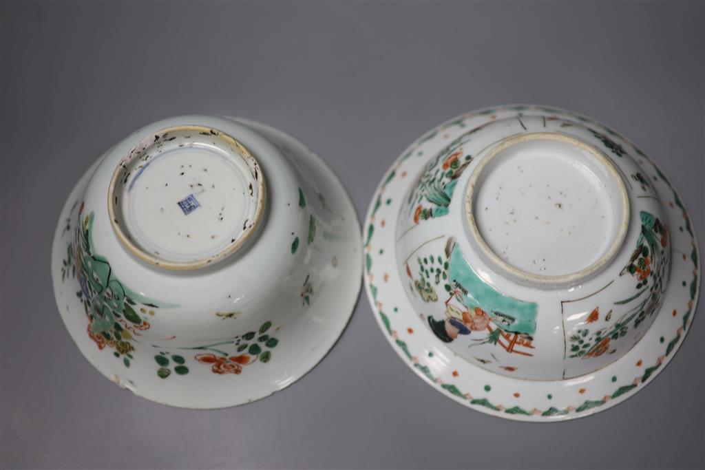 A pair of 18th century Chinese export famille rose bowls, Qianlong period, decorated with painted sprays and garlands of flowers,